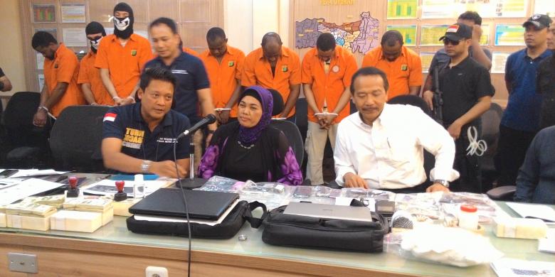 Sri Mudiah dalam jumpa pers di Polda Metro Jaya, Minggu 13 Sept. 2015. (Kompas)